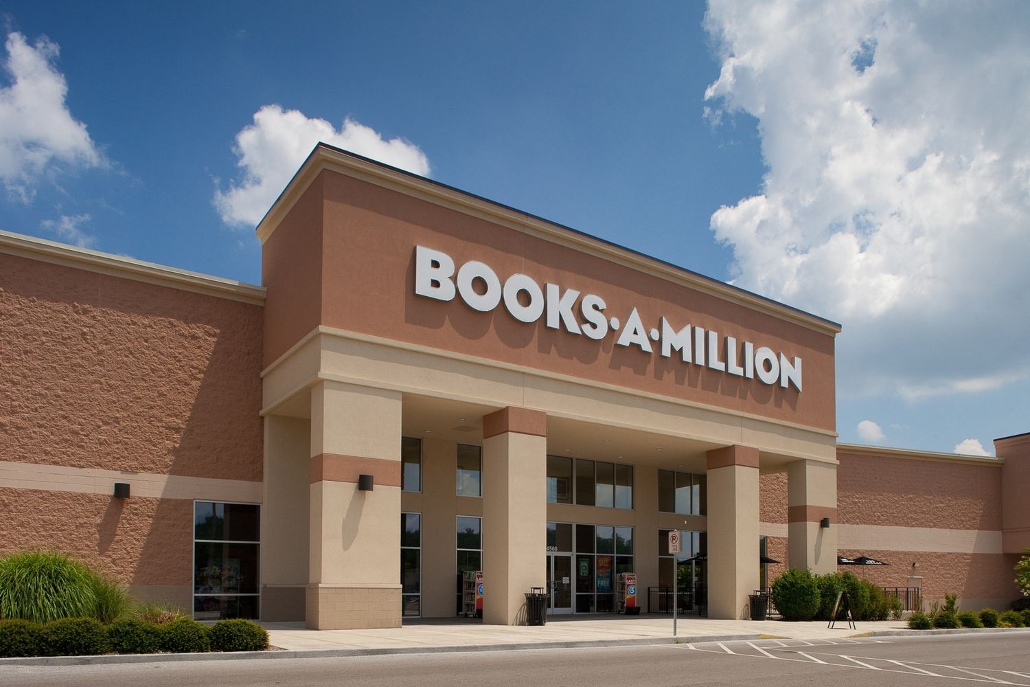 CLEVELAND TOWN CENTER : 4600 Paul Huff Parkway, Cleveland, TN 37312